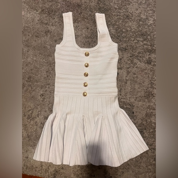 Elegant White Button-Front Dress - Picture 6 of 8